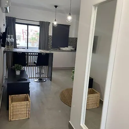 Golden Breeze Holidays * Σάγκρες