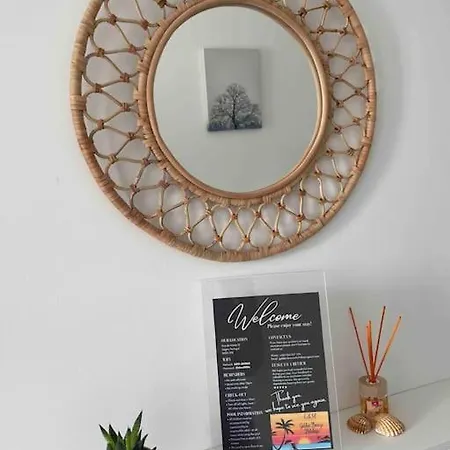 Golden Breeze Holidays アパート サグレス